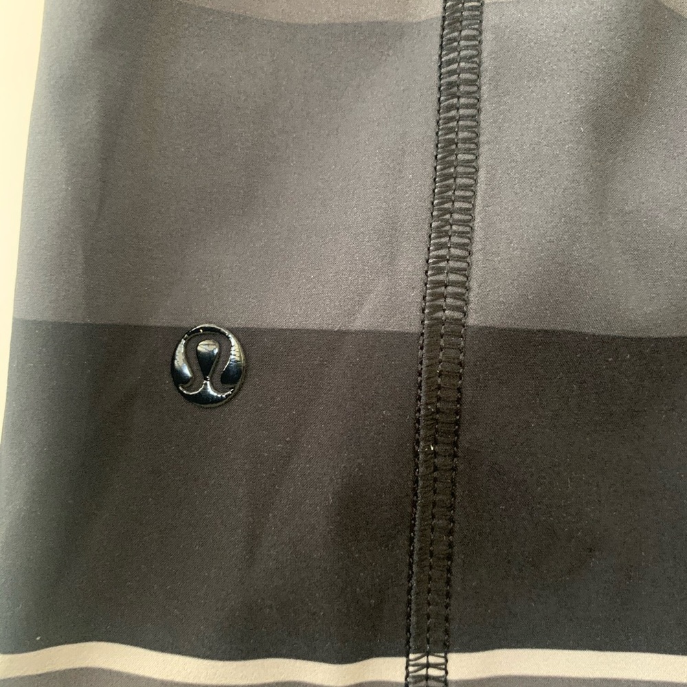 LULULEMON black grey shorts - Picture 3 of 8